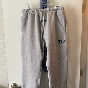 Fear of God essentials sweatpants relaxed fit size Large